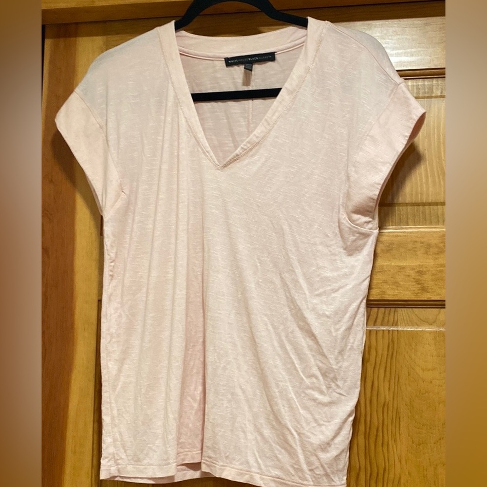 EUC White House, Black Market light pink power V-neck T-shirt size small